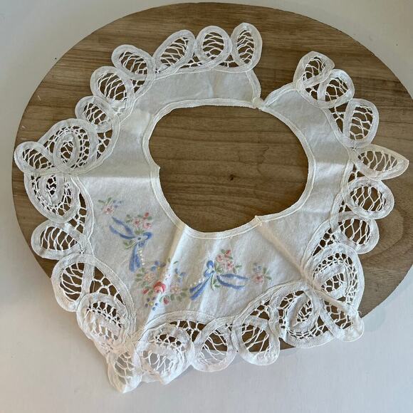 White Cotton Lace Trim Floral Embroidered Cottage Collar - Picture 2 of 10